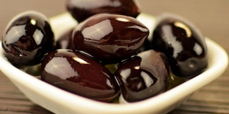 Comer aceitunas negras es bueno para ti: 10 razones |